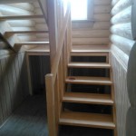 Деревянная лестница открытая